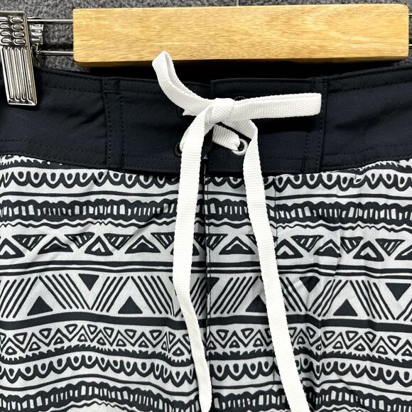 TYR Swimwear Men's XL Gray Native Stripes Built In Boxer Swim Shorts NWT - Picture 3 of 16